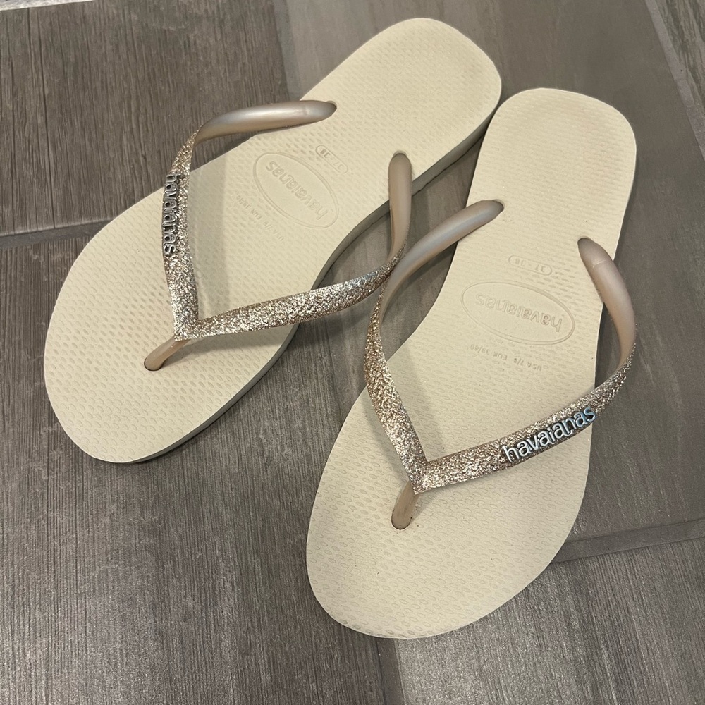 Havaianas Women's Sandals - Cream with Gold Straps